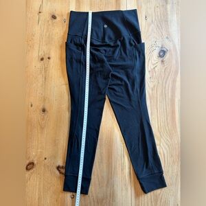 Athleta Leggings Athleisurewear Supersoft Comfy 3/4 Pockets Intricate unique